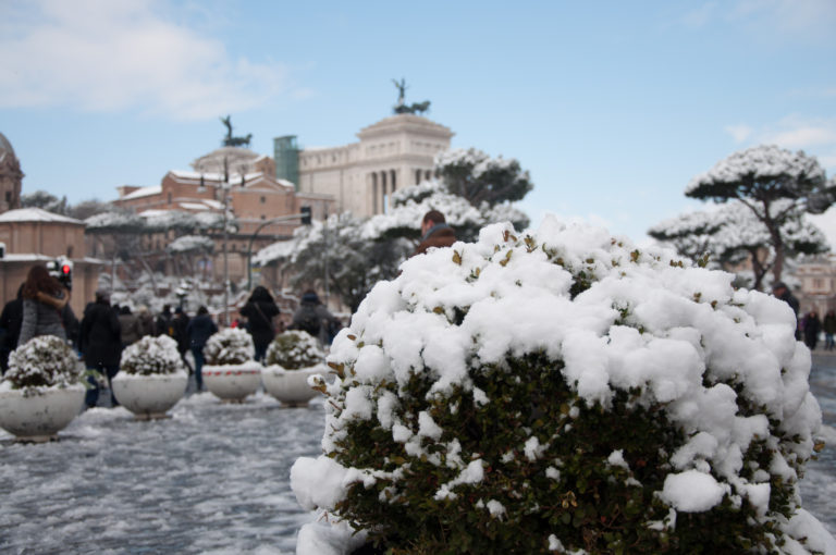 Capitala Italiei, închisă de zăpadă