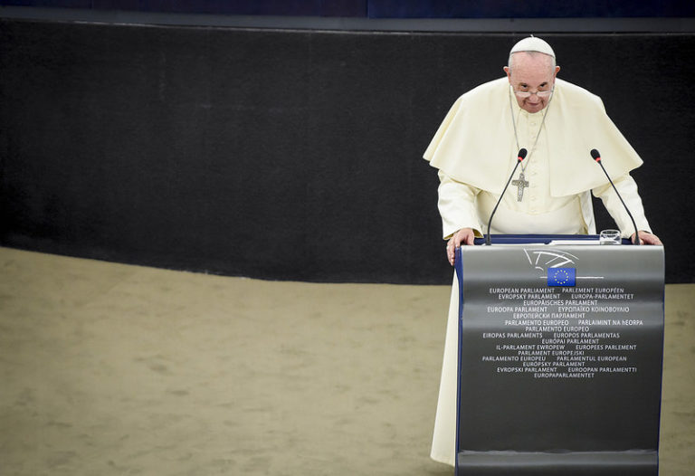 Vaticanul evocă ”rușine și durere” în scandalul preoților pedofili din Statele Unite