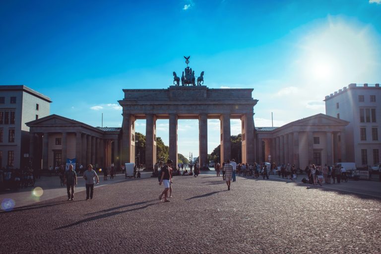 In Germania numărul străinilor care primesc alocaţii pentru copii, în creştere;autorităţile se plâng de turismul social al est-europenilor