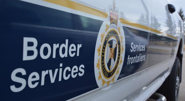 Românii continuă să ceară azil în Canada. Și fug în SUA