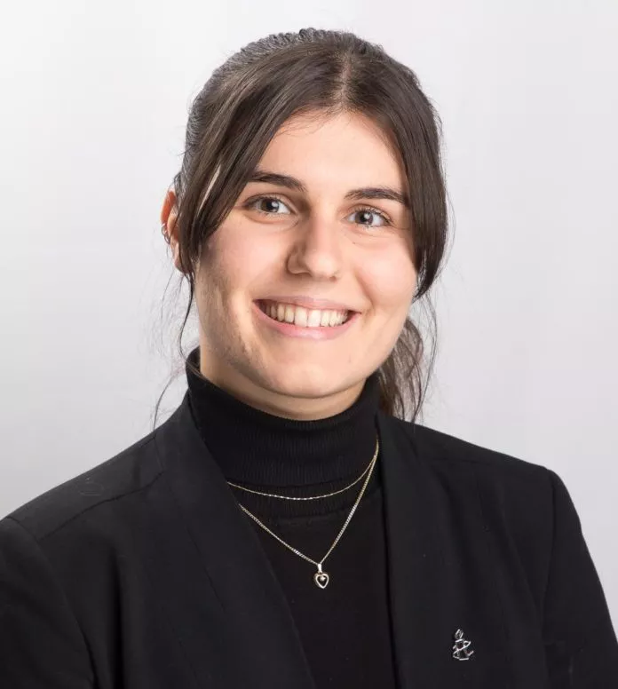 Iulia-anescu-portret Iulia Anescu - Loran - Bursa