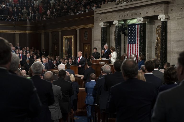 Donald Trump în timpul susținerii discursului