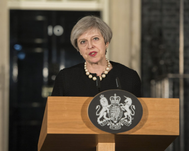 57% din britanici consideră că Theresa May nu este potrivită să mai fie premier