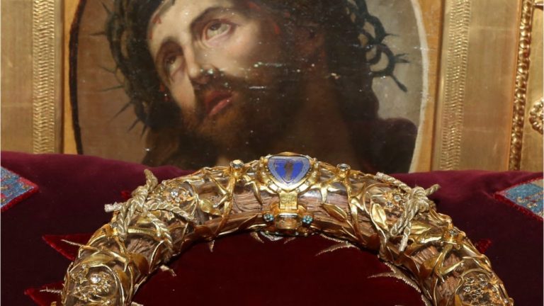 Un fragment din Coroana lui Iisus de la Catedrala Notre-Dame se află în România