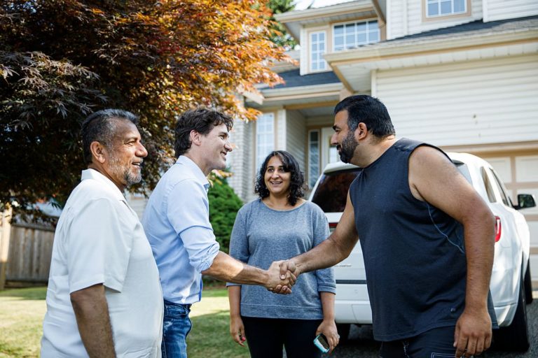 În ciuda amenințărilor la adresa sa, Justin Trudeau își continuă campania electorală