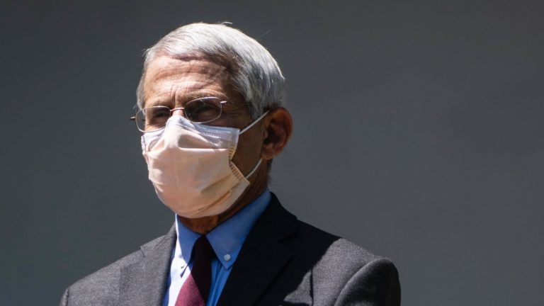 Dr. Fauci: Abordarea americană în combaterea COVID-19 nu funcţionează