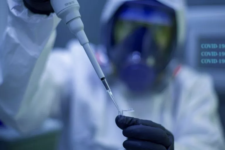 Laboratory Test Cure Vaccine  - fernandozhiminaicela / Pixabay