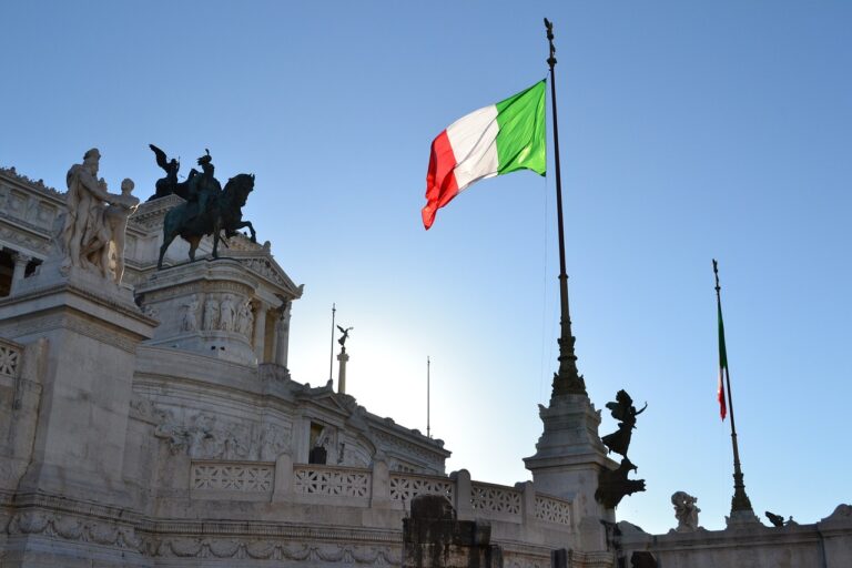 italy rome vittoriano italian flag 516005