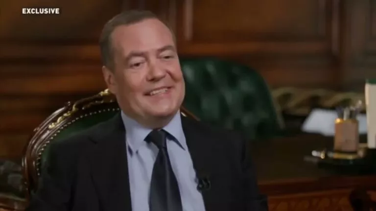 Dmitri Medvedev compară negocierile dintre Putin și Trump cu meniul unei cine